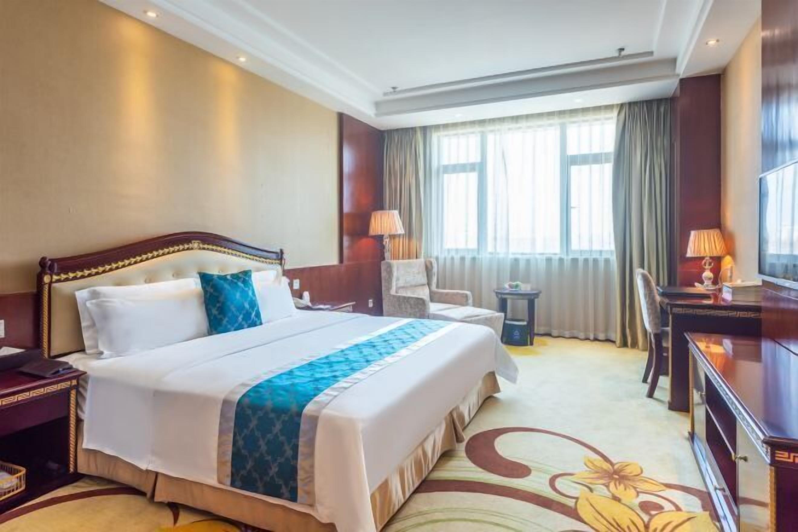 Minibar, in-room safe, alarm clocks