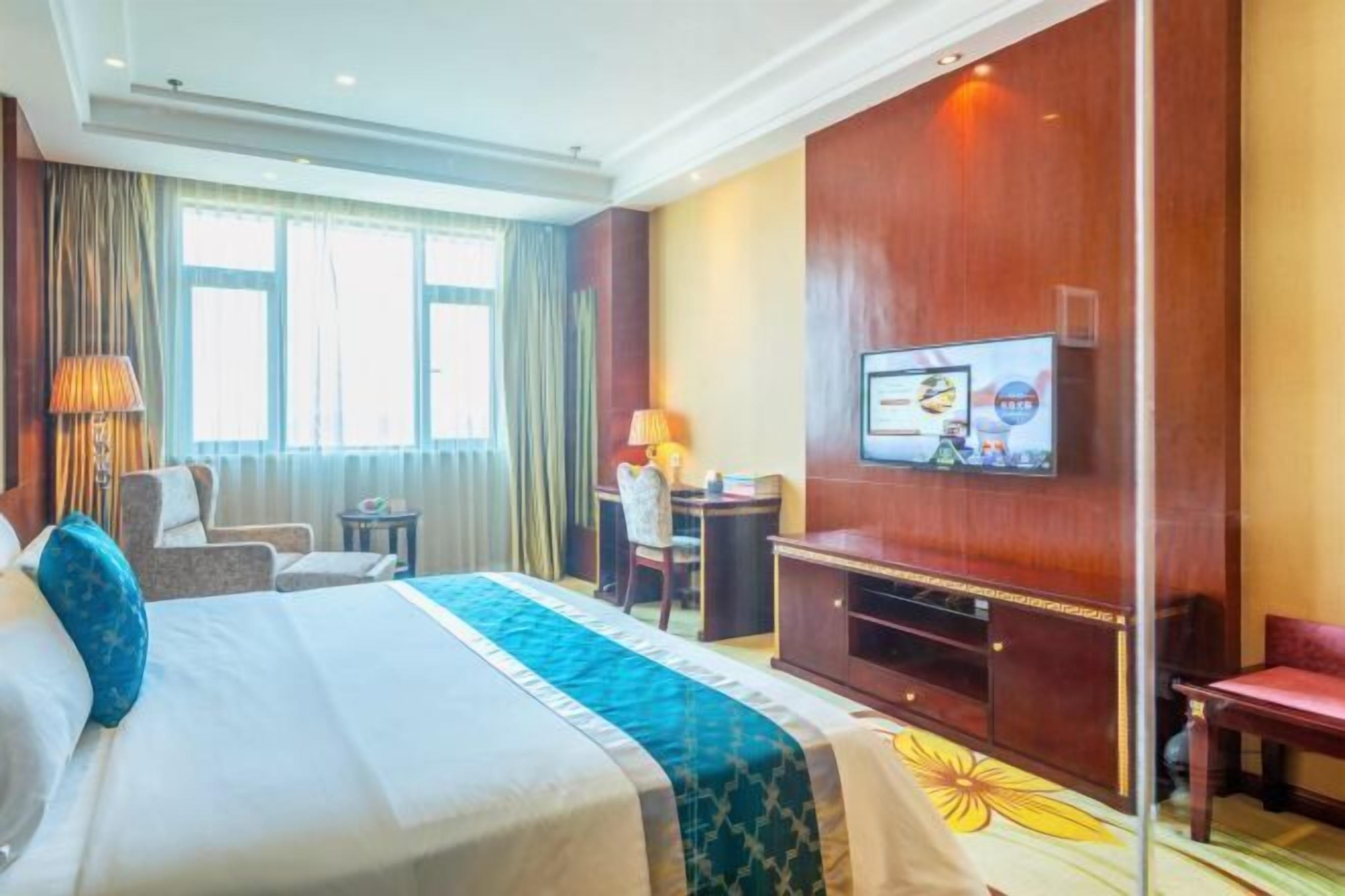 Minibar, in-room safe, alarm clocks