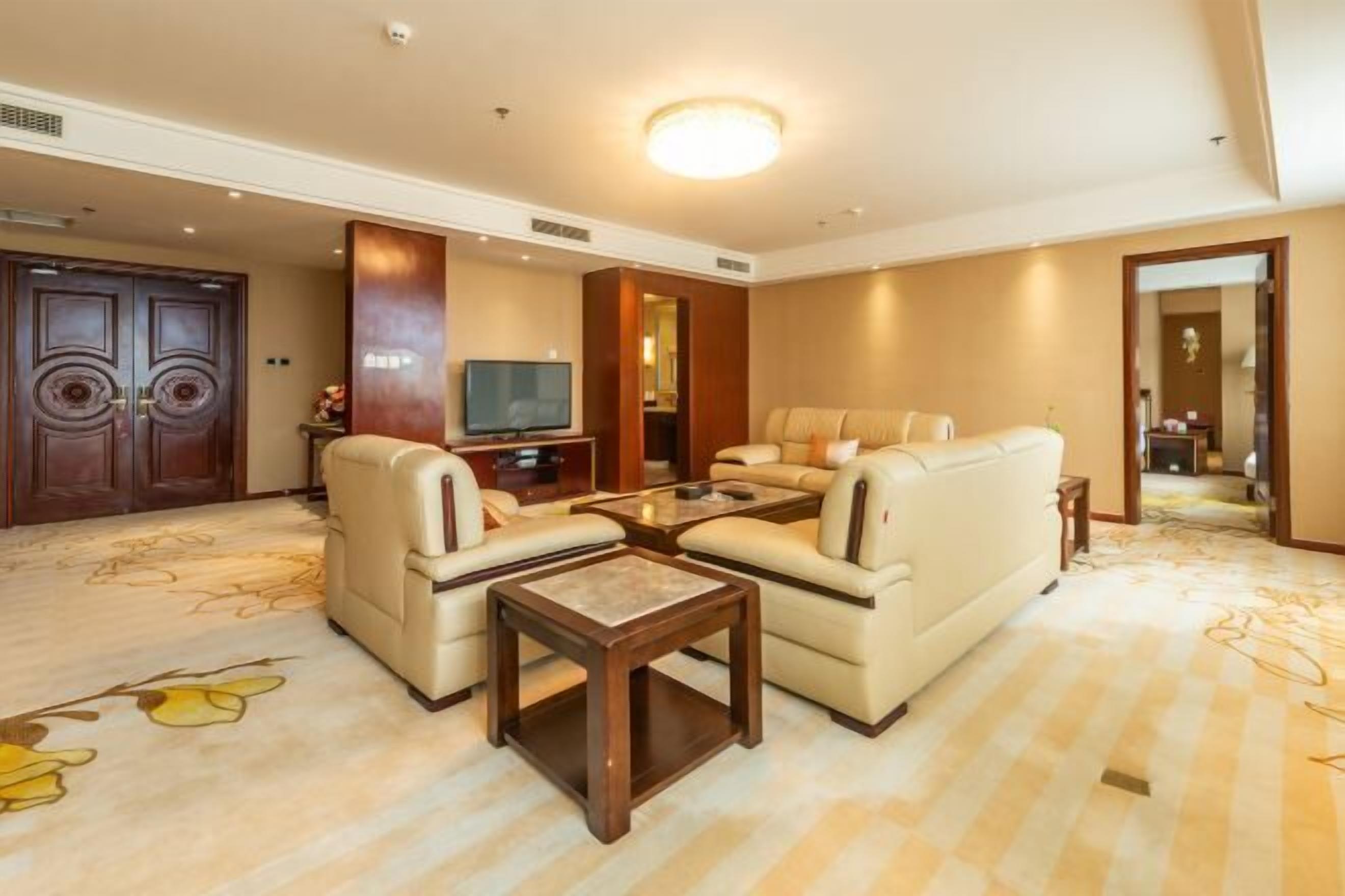 Minibar, in-room safe, alarm clocks