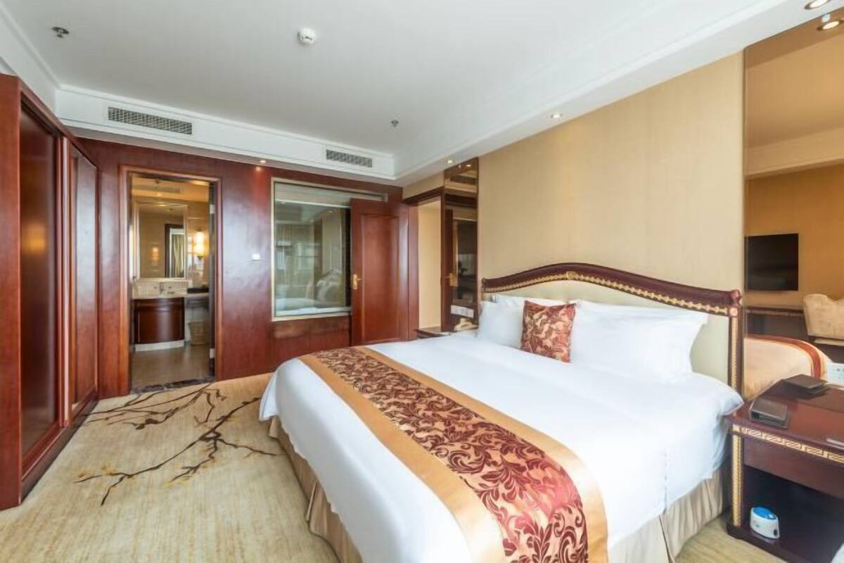 ミニバー、セーフティボックス (室内)、アラーム付き時計