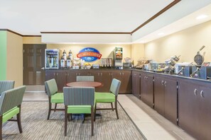 Free daily full breakfast  - Baymont by Wyndham Midland Center (Midland)