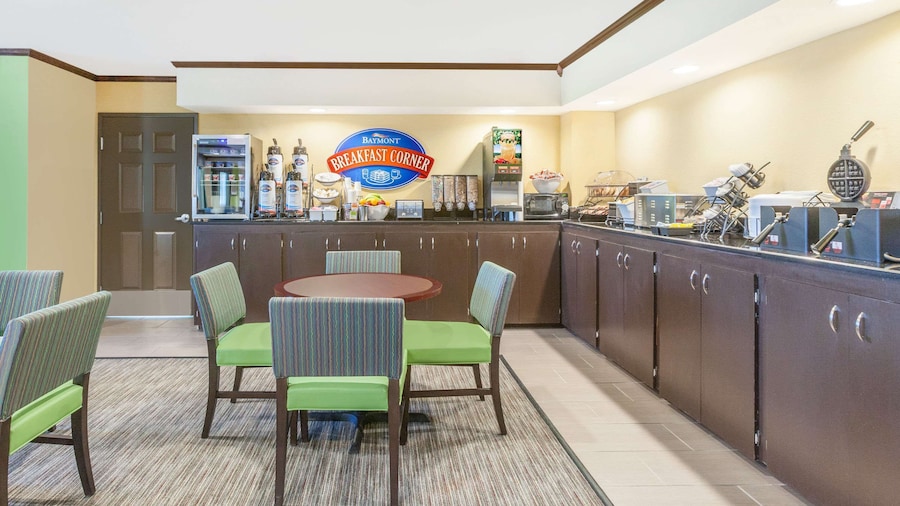 Baymont by Wyndham Midland Center