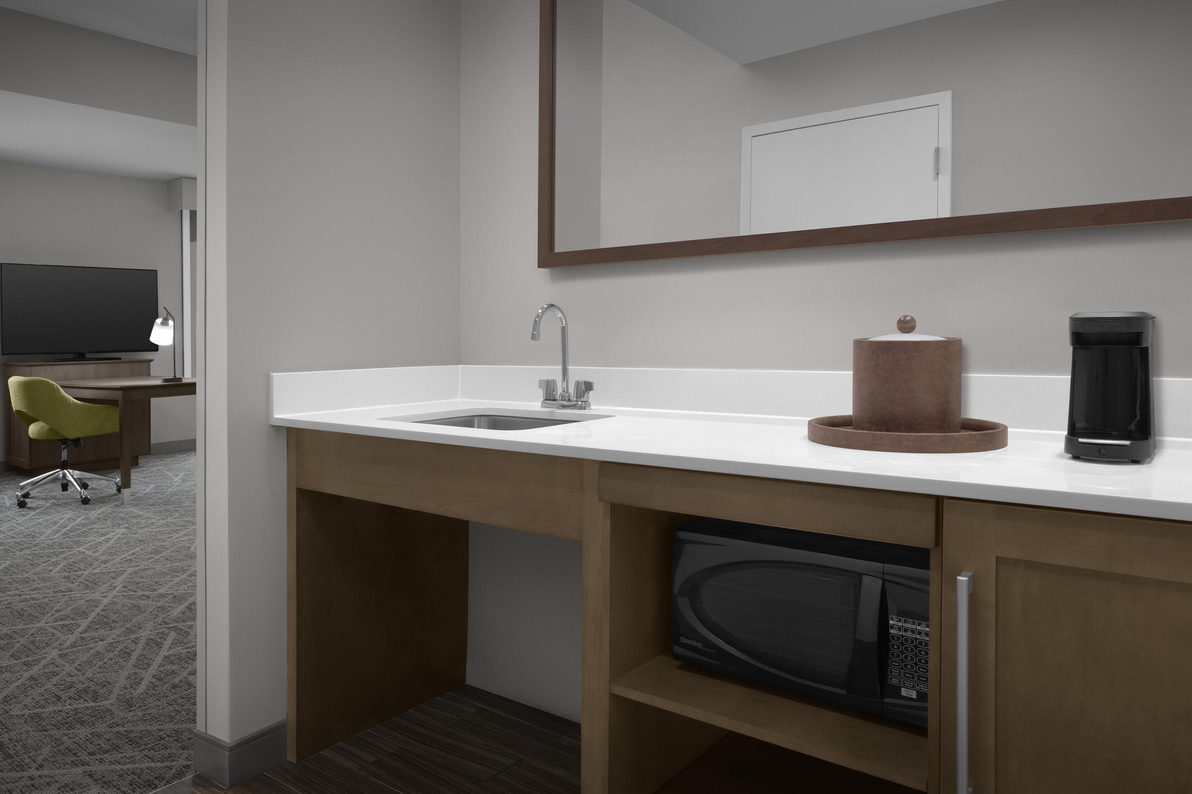 studio, 1 king bed, accessible (roll in shower) | minibar