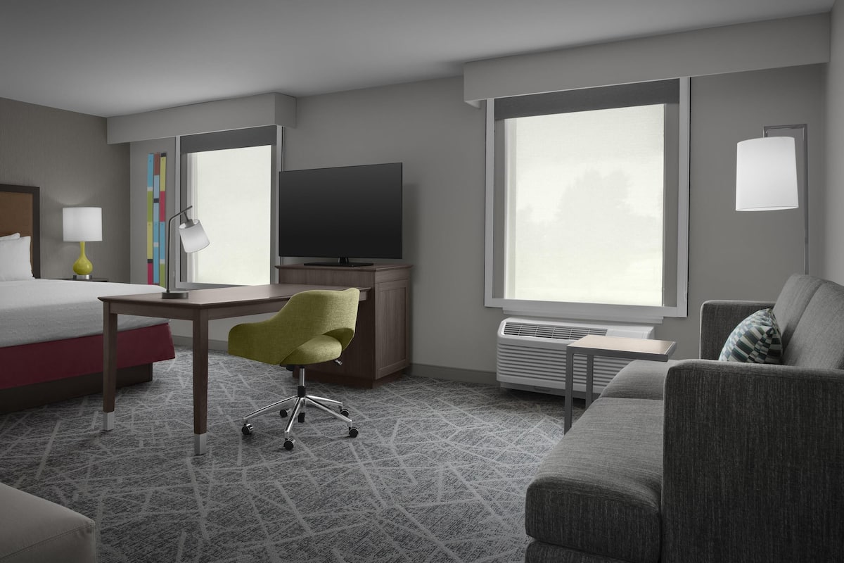 Studio, 1 King Bed, Non Smoking, Refrigerator & Microwave (Wet Bar) | In-room safe, free rollaway beds, free WiFi, bed sheets