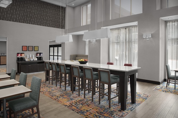 Tägliches inbegriffenes kontinentales Frühstück