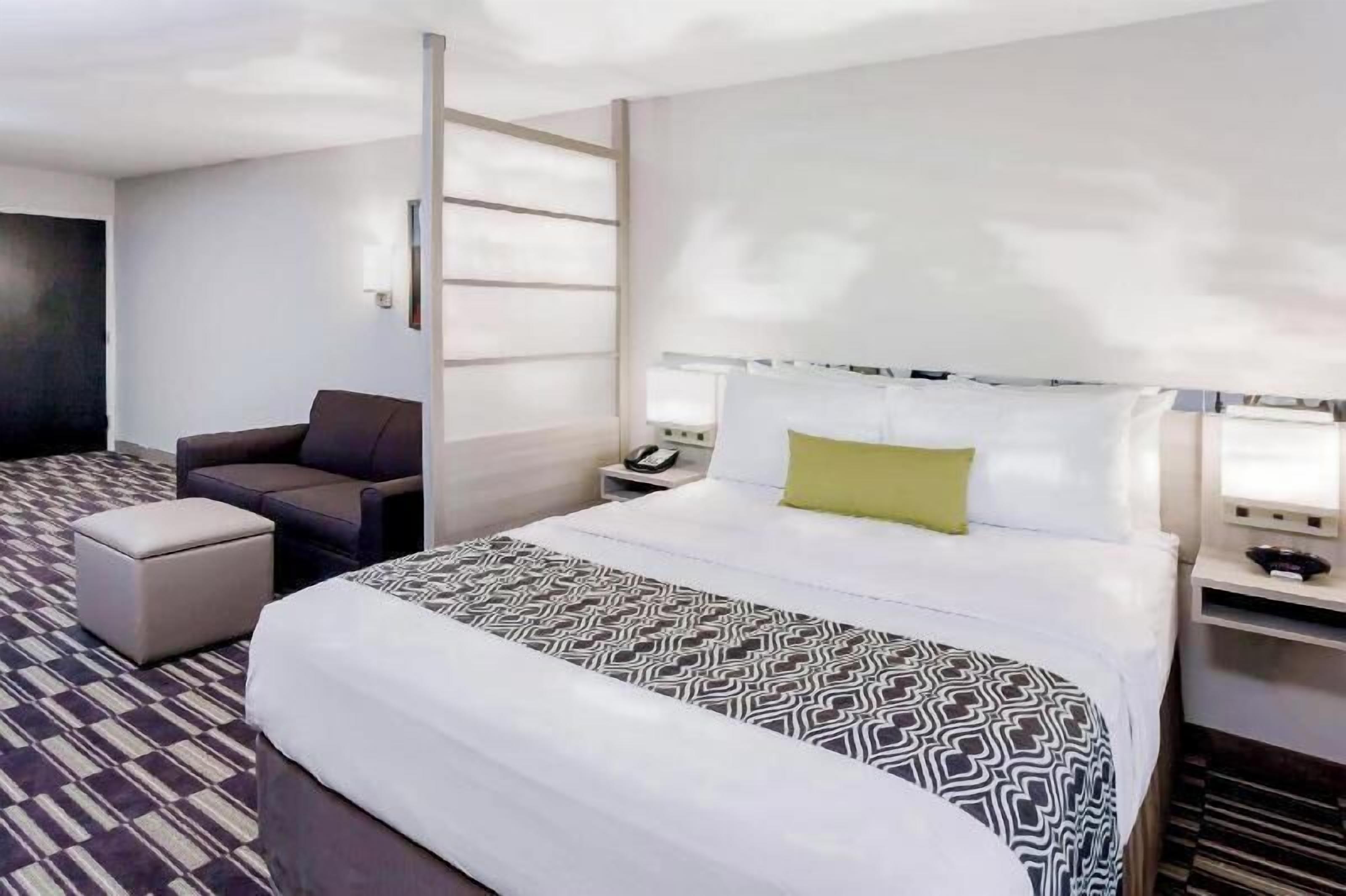 Hypo-allergenic bedding, in-room safe, desk, laptop workspace
