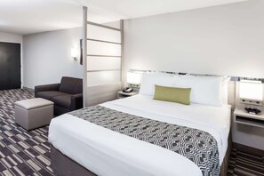 Ropa de cama hipoalergénica, caja fuerte, escritorio