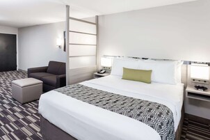 防过敏的被褥、客房内保险箱、办公桌、笔记本电脑工作区