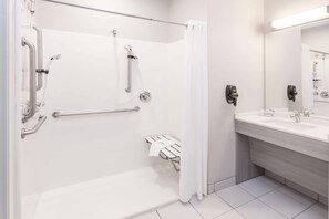 Bathroom - Microtel Inn & Suites by Wyndham West Fargo Medical Center (West Fargo)