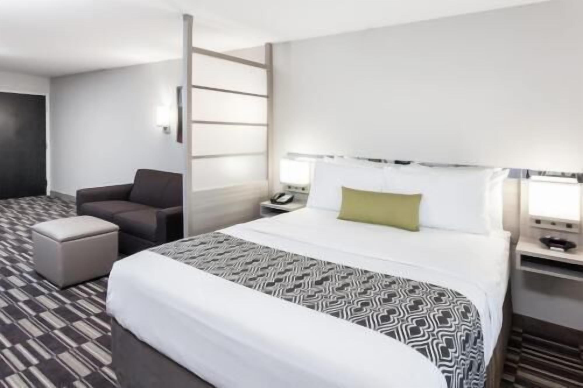 Hypo-allergenic bedding, in-room safe, desk, laptop workspace