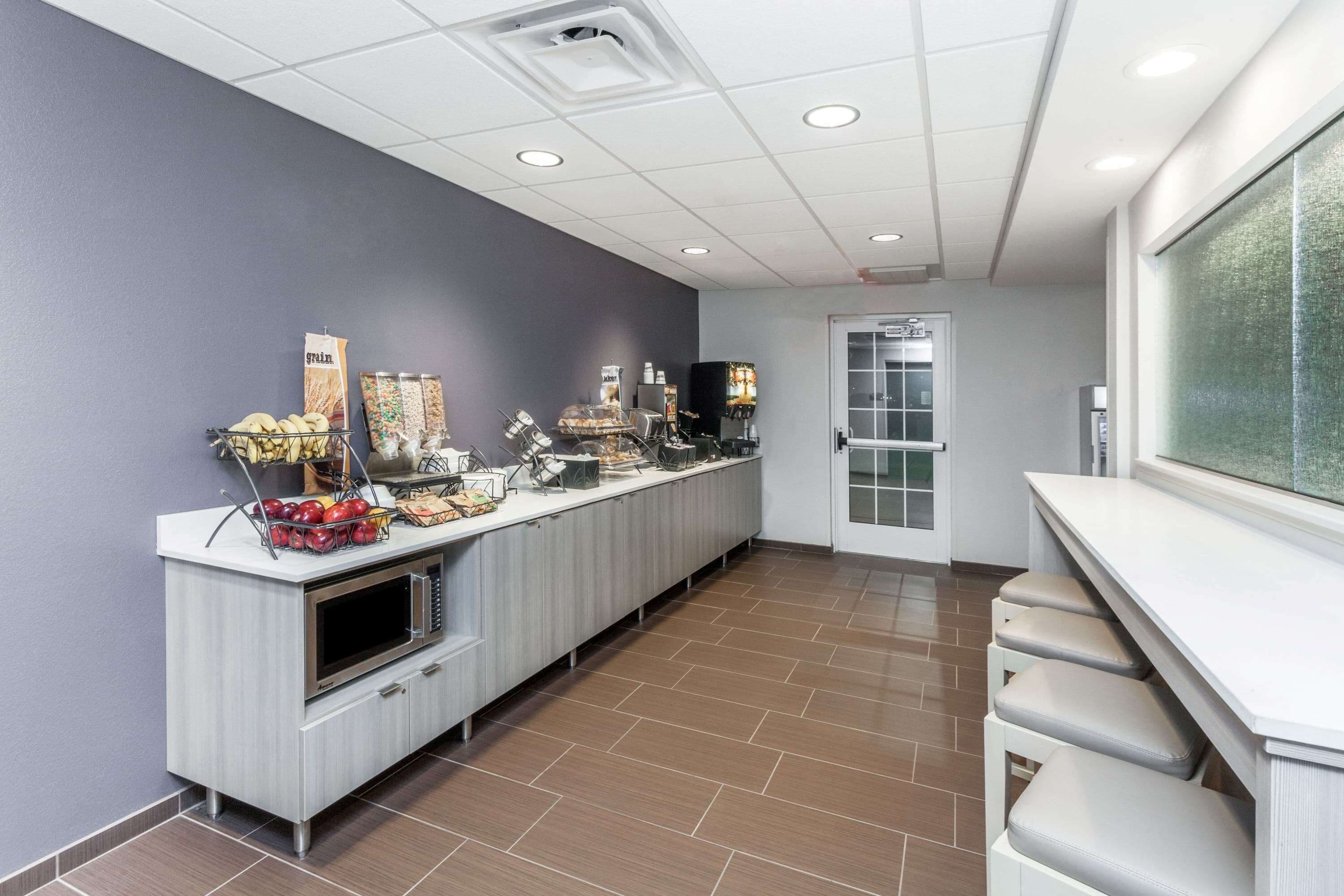 free daily full breakfast