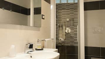 Comfort Triple Room, 1 Queen Bed, Tower | Bathroom | Shower, free toiletries, bathrobes, bidet