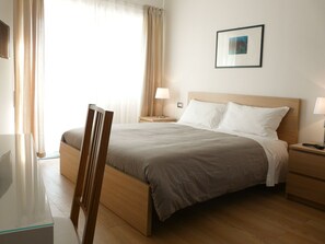 Chambre Double Classique, 1 grand lit | Bureau, Wi-Fi gratuit, draps fournis