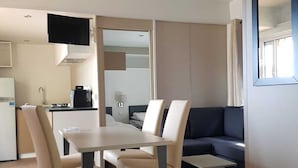 บ้านเคลื่อนที่ดีลักซ์, 2 ห้องนอน | 2 ห้องนอน, ผ้าม่านกันแสง