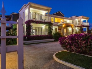 Exterior - Bella Constantina Apartments (The Valley)