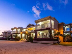 Exterior - Bella Constantina Apartments (The Valley)