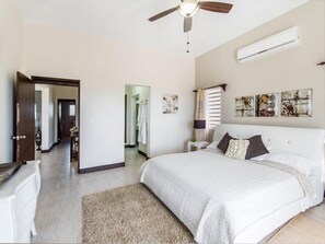 พรีเมียมอพาร์ทเมนท์, 2 ห้องนอน, 2 ห้องน้ำ, วิวทะเล | 1 ห้องนอน, เครื่องนอนระดับพรีเมียม, เตารีด/โต๊ะรีดผ้า, เปล/เตียงเด็กอ่อน
