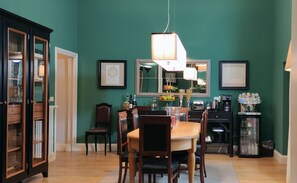 36-英寸液晶电视 （配备数码频道）、电视