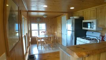 1 غرفة نوم وأغطية فراش متميزة وألحفة محشوة بالريش وواي فاي مجانًا