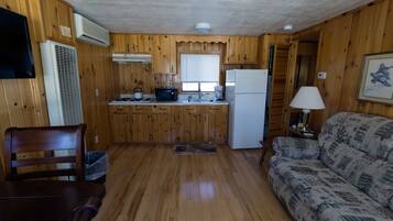 Cottage #5, 2 bedrooms, Full kitchen | Coin séjour