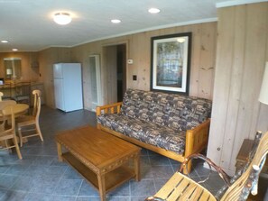 Cottage #7, 2 bedrooms, Full kitchen | Premium bedding, down comforters, free WiFi, bed sheets - Crystal Lake Resort (Beulah)