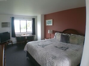 Premium bedding, down duvets, free WiFi, bed sheets