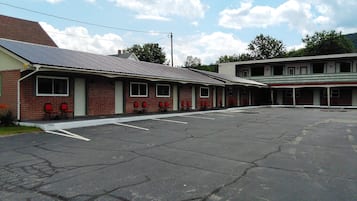 Vista frontal de la propiedad