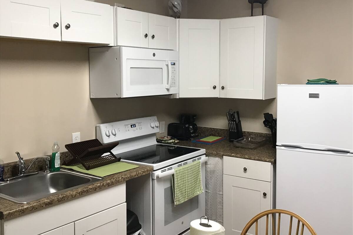 Basic Apartment | Desk, WiFi (free), bed sheets