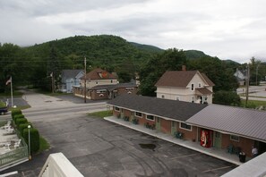 Property grounds - Northern Peaks Motor Inn (Gorham)