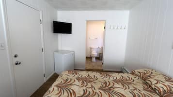 Room, 1 King Bed | Living area | Flat-screen TV