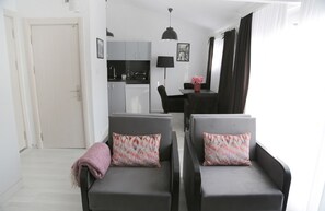 Suite, balcon | Commodité de la chambre