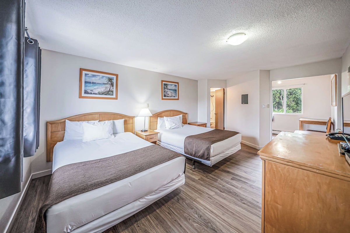 Standard Room, 2 Queen Beds, Kitchenette (Deluxe)