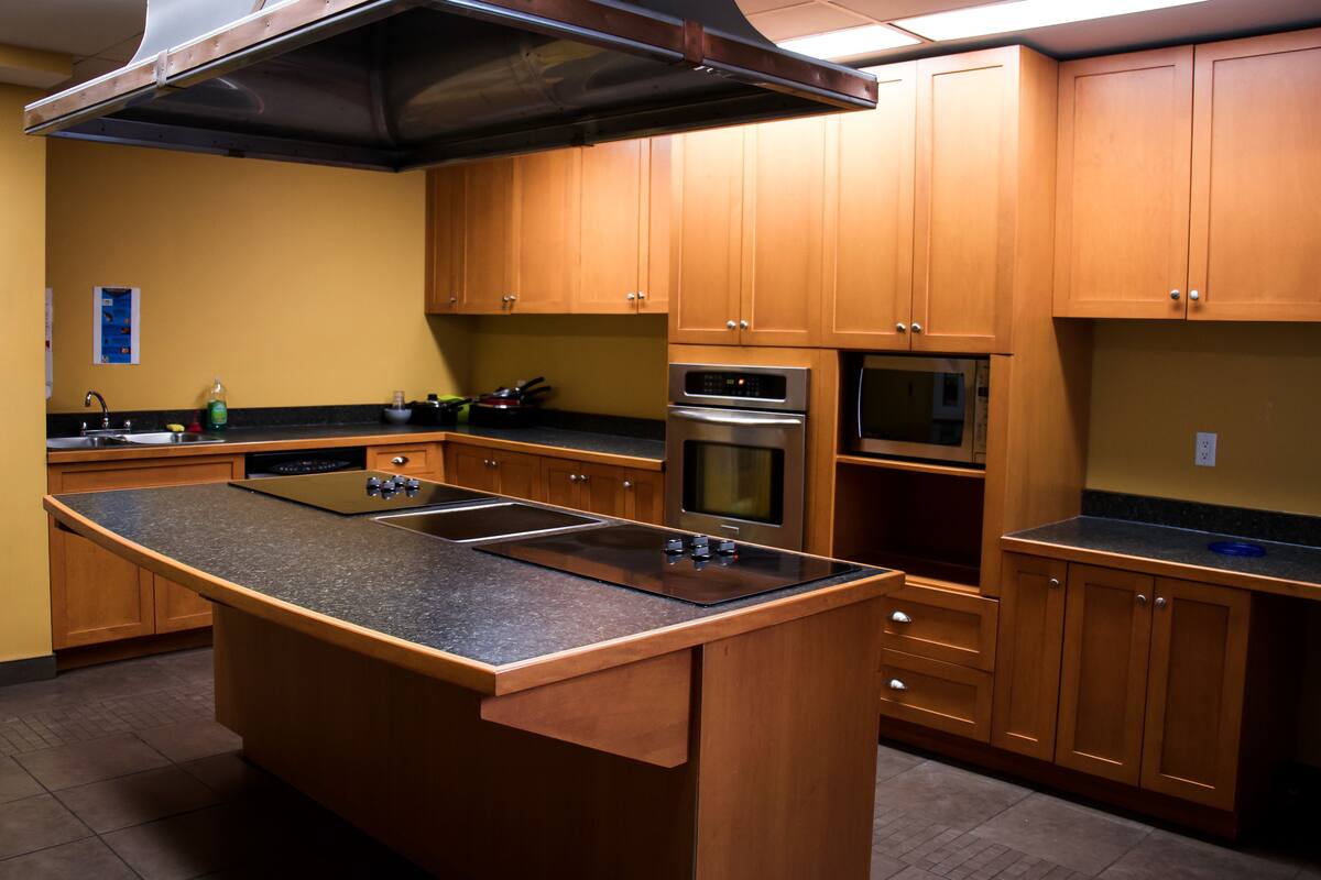 fridge, microwave, coffee/tea maker