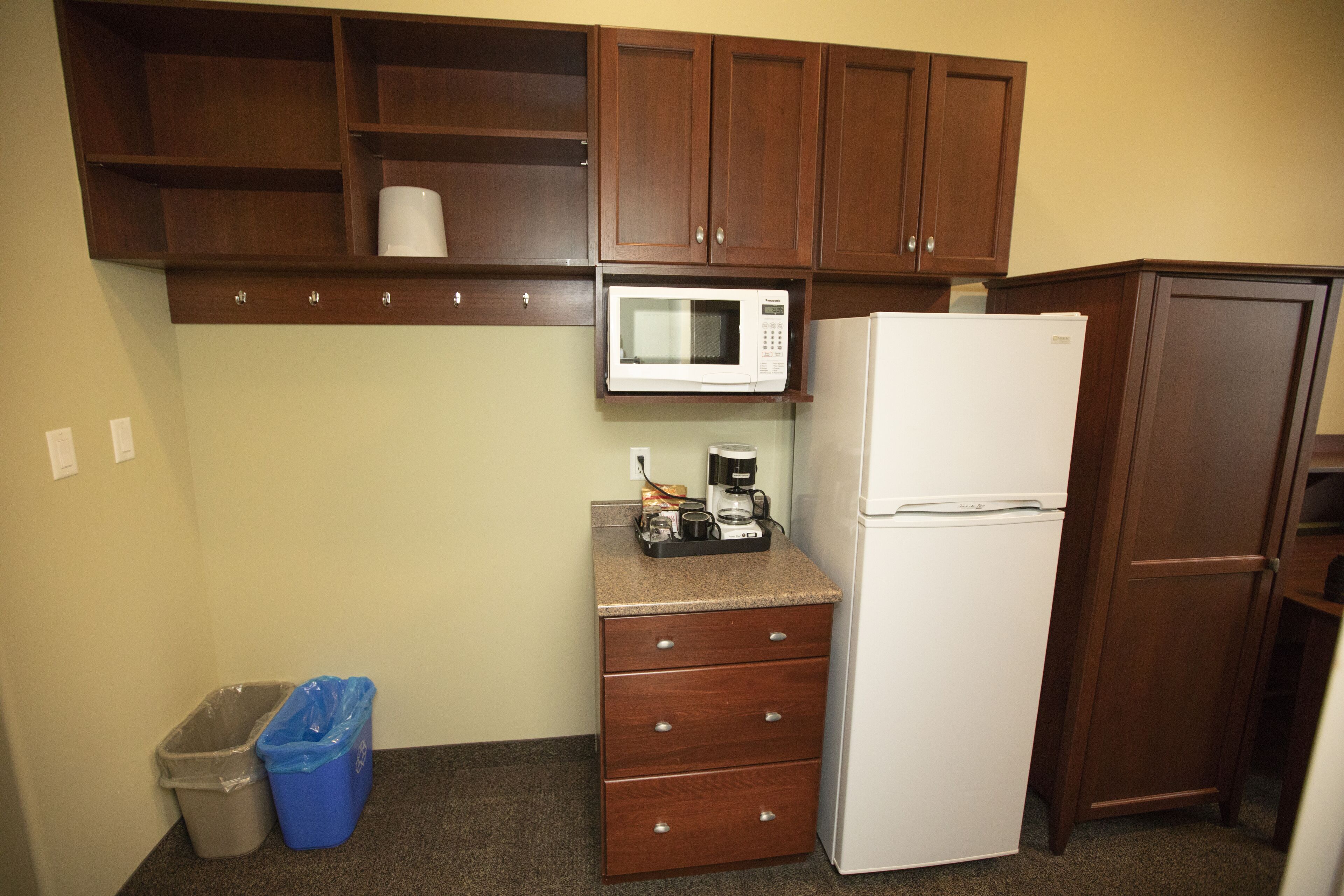 fridge, microwave, coffee/tea maker