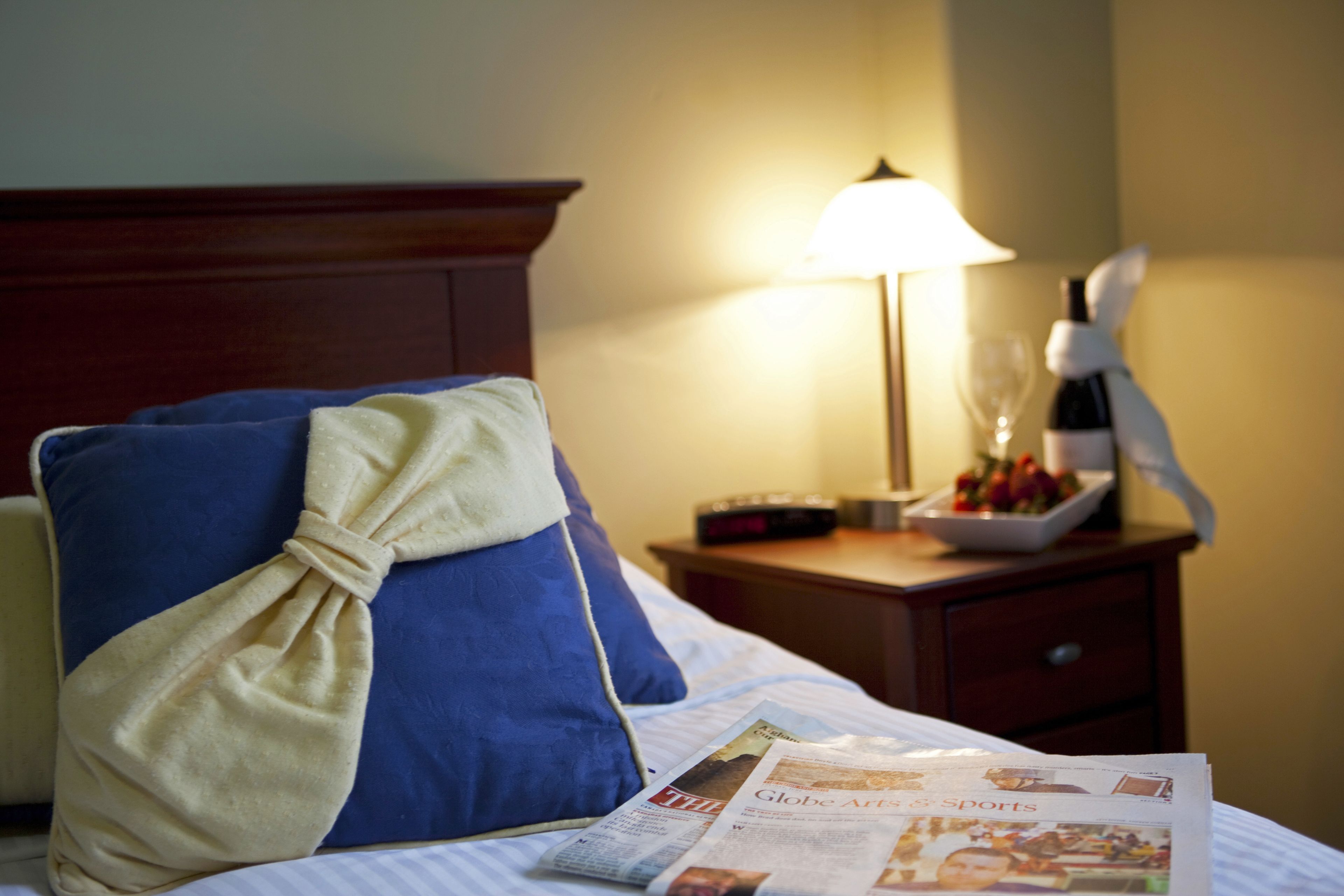 queen room | desk, laptop workspace, iron/ironing board, free wifi