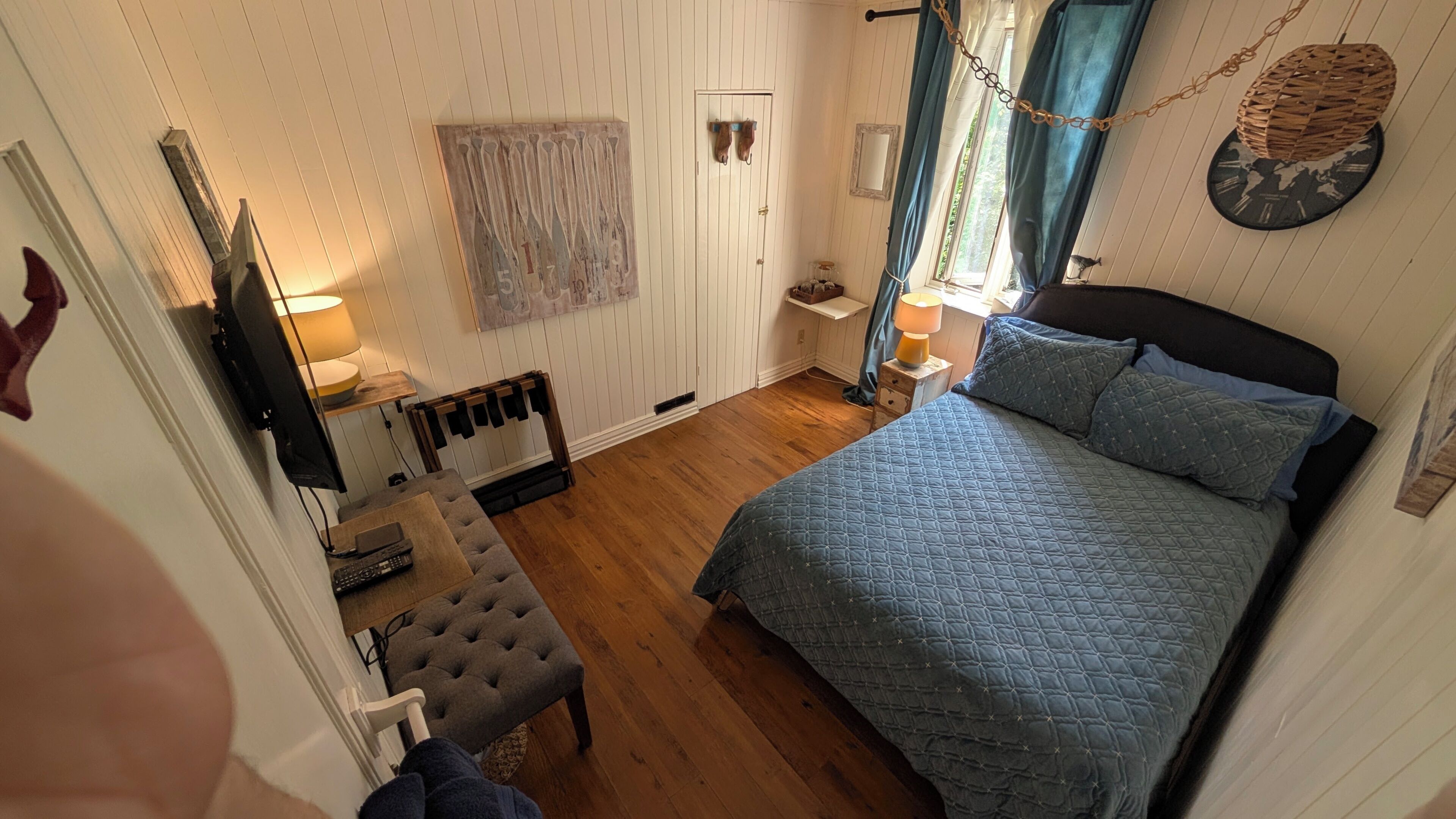 Room #4 | Free WiFi