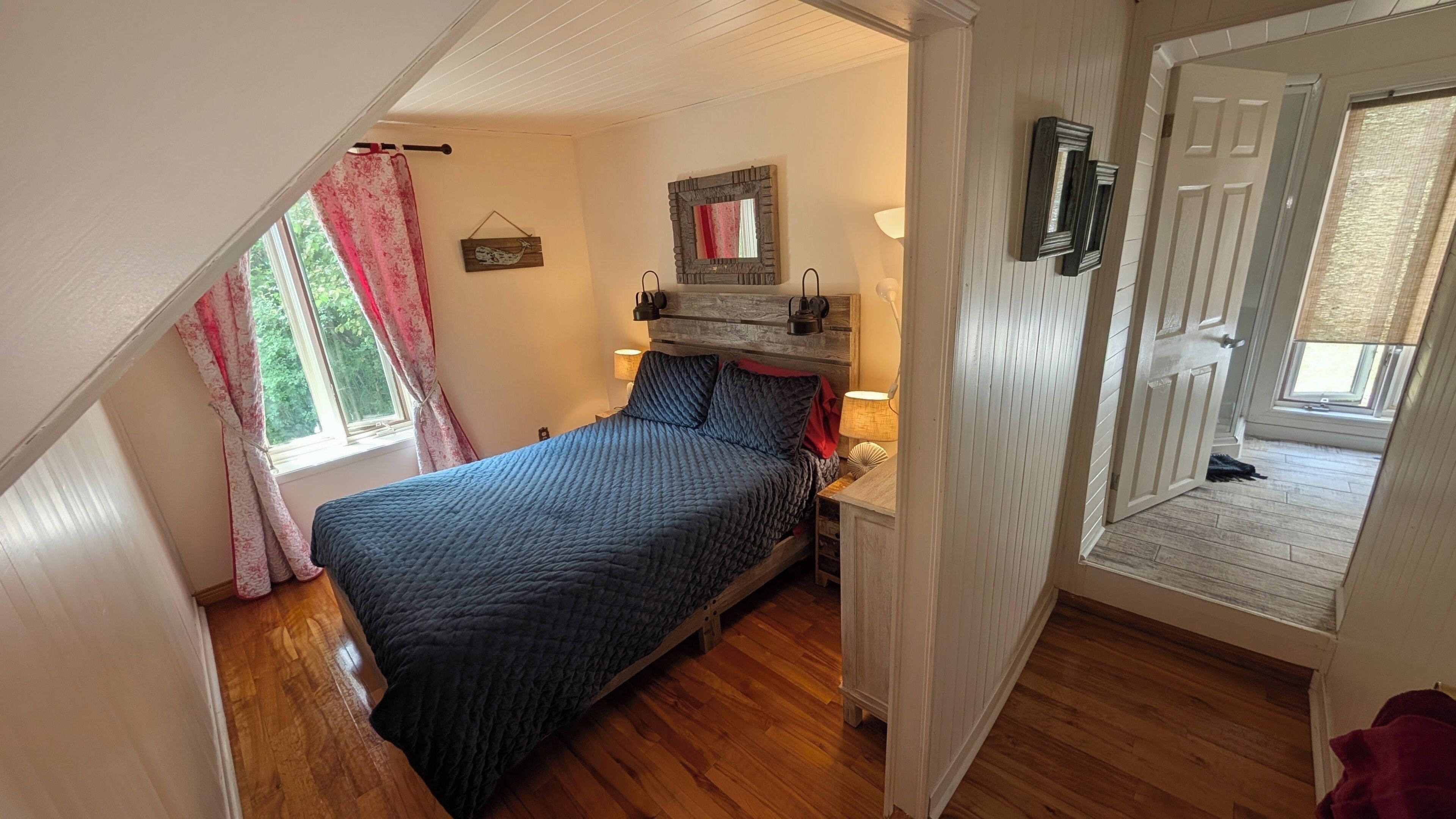 Room #2 | Free WiFi