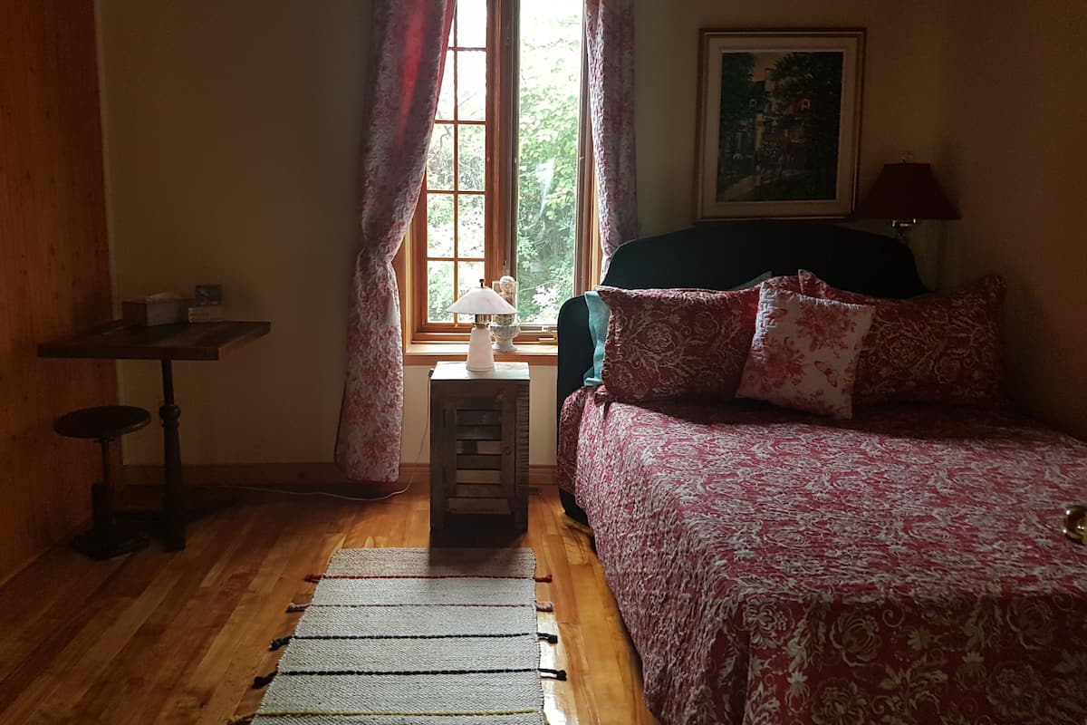 Deluxe Room, 1 Double Bed, Shared Bathroom, Garden View | Free WiFi