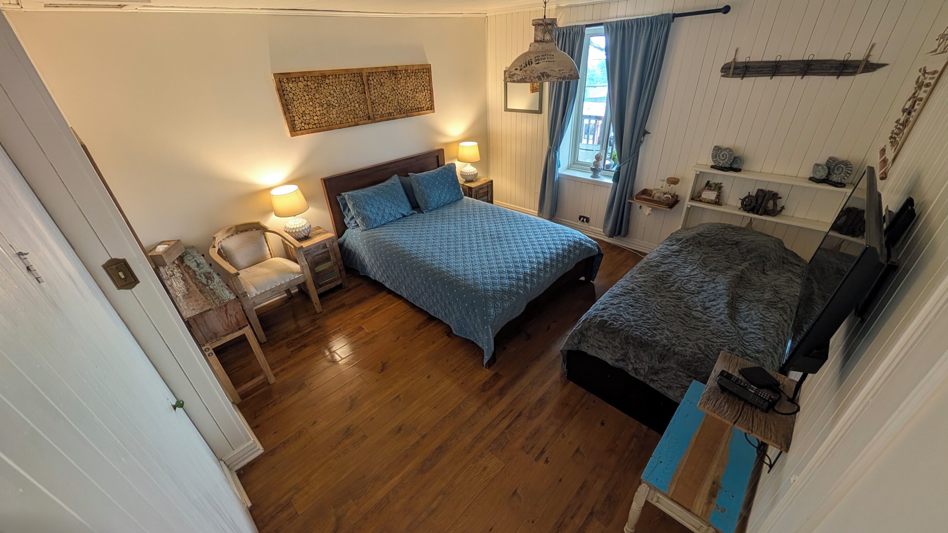 Room #5 | Free WiFi
