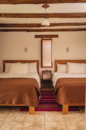 Egyptian cotton sheets, premium bedding, down duvets, Tempur-Pedic beds - Lizzy Wasi Urubamba (Urubamba)