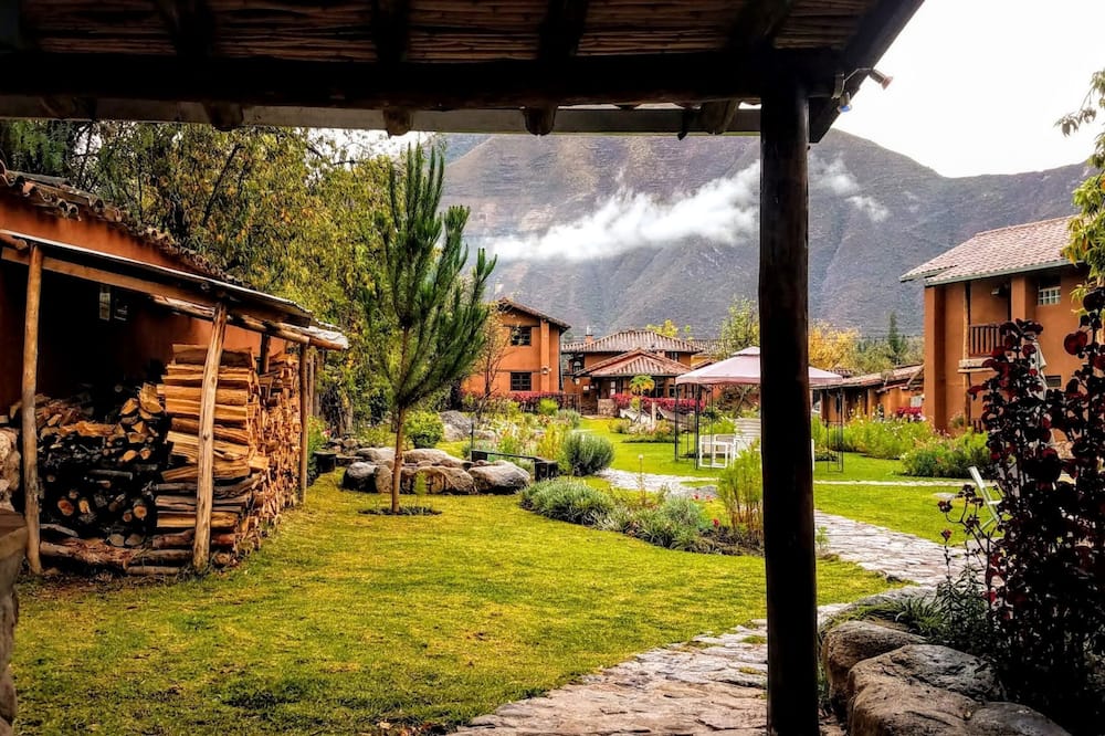 Lizzy Wasi Urubamba