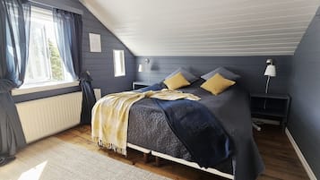 Double or Twin Room, Shared Bathroom | Free cribs/infant beds, rollaway beds, free WiFi, bed sheets