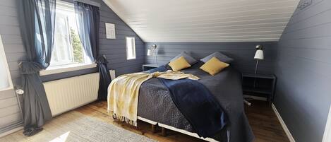 Free cribs/infant beds, rollaway beds, free WiFi, bed sheets