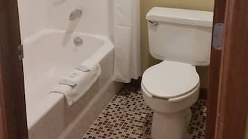 Habitación individual económica, 1 cama de matrimonio, cocina básica | Baño | Secador de pelo y toallas