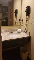 Economy Single Room, 1 Queen Bed, Kitchenette | Bathroom | Hair dryer, towels