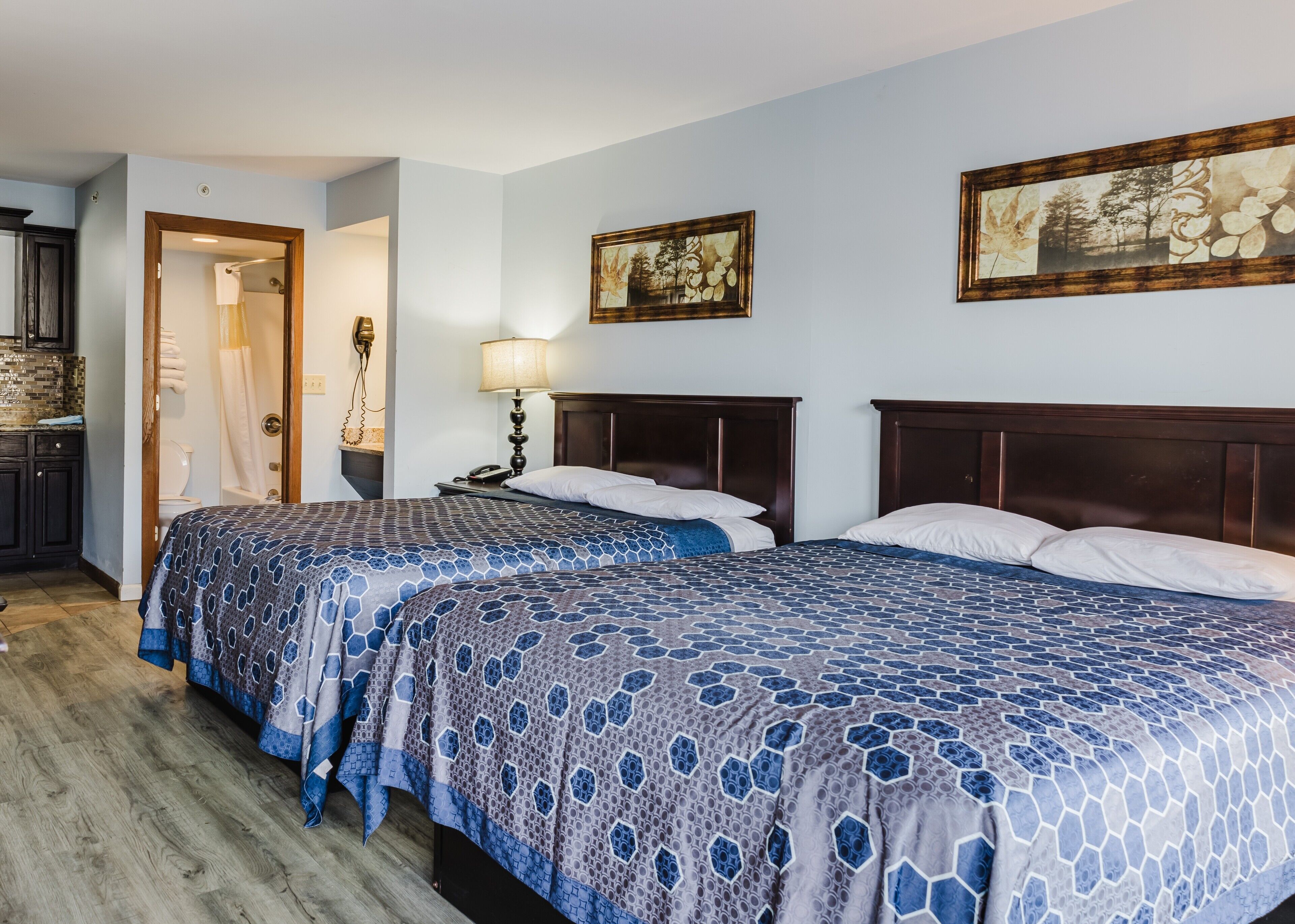 Chambre Économique, 2 grands lits, coin cuisine