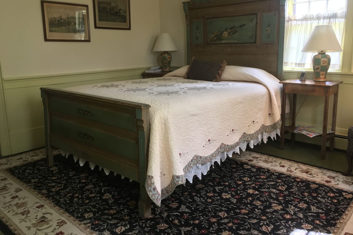 Wild Strawberry Room- Shared Bathroom