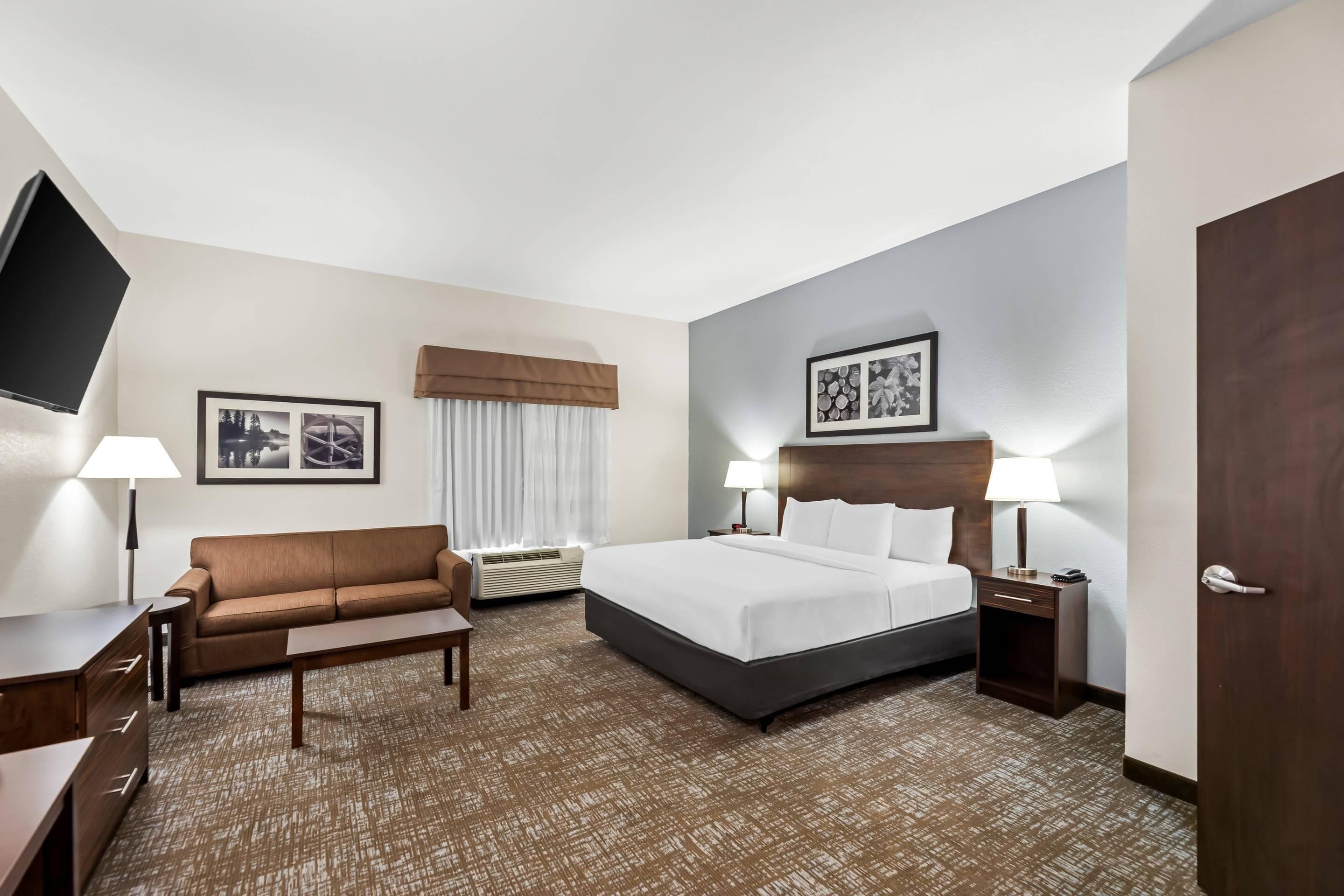 Suite, 1 King Bed, Accessible, Non Smoking (Efficiency) | Pillowtop beds, desk, iron/ironing board, free WiFi