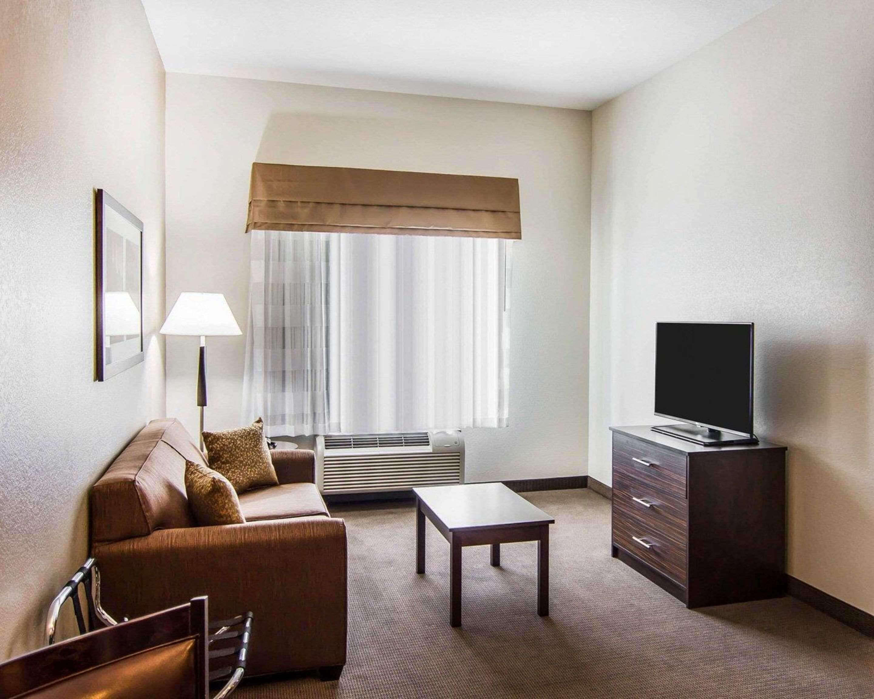 suite, 1 king bed, accessible, non smoking (efficiency) | pillow-top beds, desk, iron/ironing board, free wifi