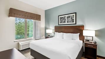 Suite, 1 King Bed | Pillow-top beds, desk, iron/ironing board, free WiFi